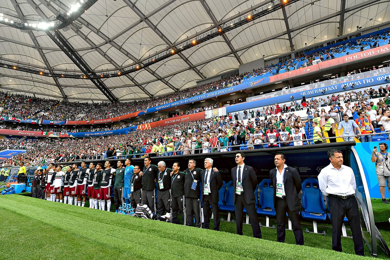 El estratega estuvo en un principio muy tranquilo dentro de su zona técnica, listo para el reto que podría darle un hito histórico de dos triunfos solo logrado antes en el Mundial de 2006.