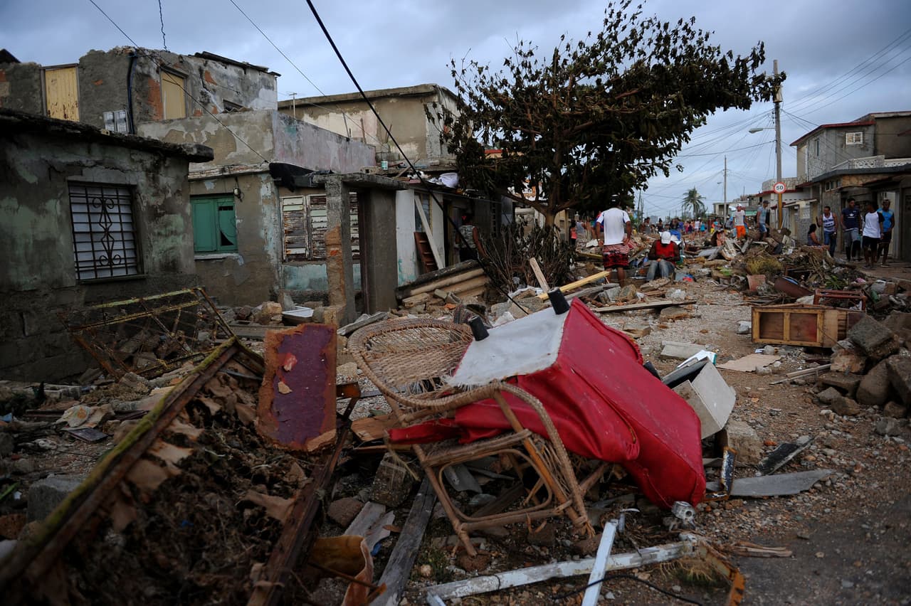 Una vista de una de las calles del barrio Cojimar, en La Habana. Los residentes de la capital de Cuba tuvieron el agua "a la altura de la cintura" por las inundaciones causadas por el huracán Irma.