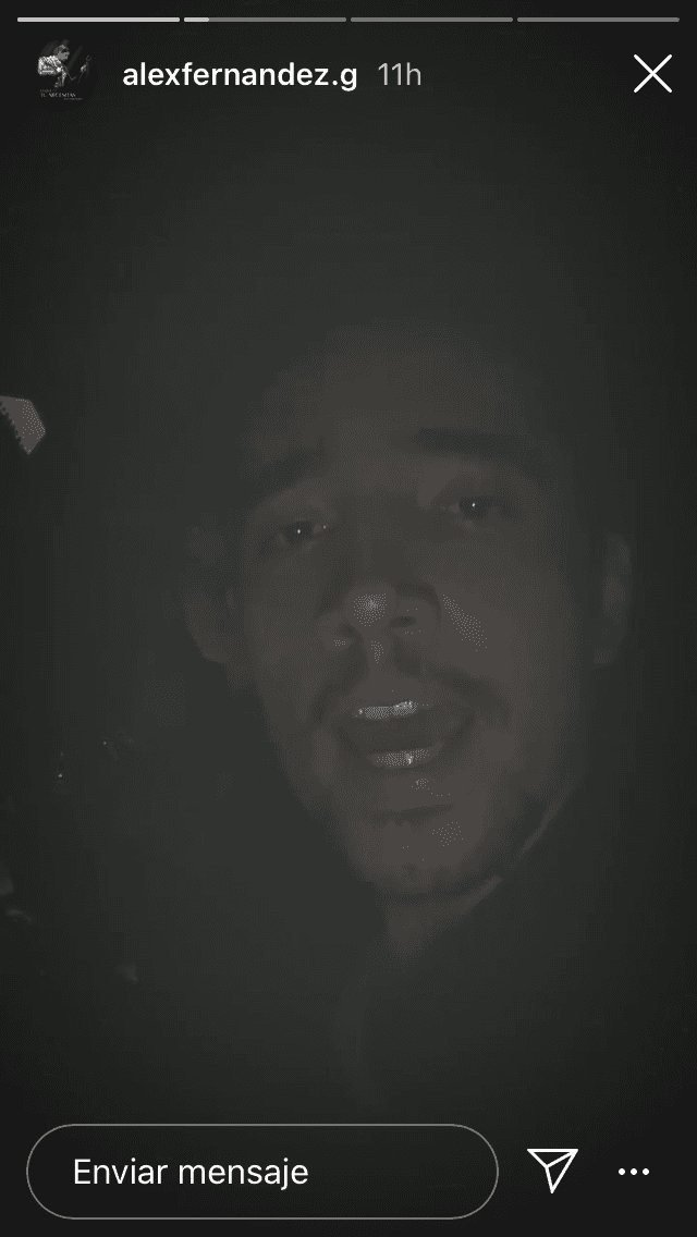 La noche del domingo 13 de septiembre, publicó unos clips en sus historias en donde aparece cantando en un lugar oscuro y de fondo se alcanza a apreciar la presencia de su novia.
<br>