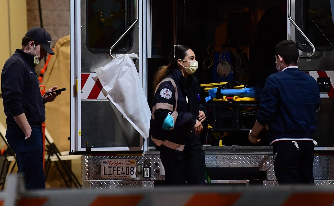 Las personas que cumplen con roles críticos pueden seguir sus labores entre ellas 
<b>"el personal de emergencias, socorristas, empleados de la ciudad, del gobierno, y profesionales médicos continuarán sus trabajos", </b>entre otros dijo Garcetti.