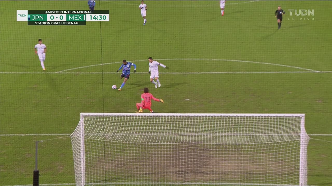 ¡México sacudido en defensa! Suzuki falla frente a Ochoa