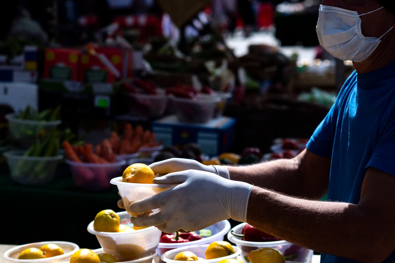 Al entrar en la tercera fase de la reapertura, Pritzker levanta la orden de quedarse en casa