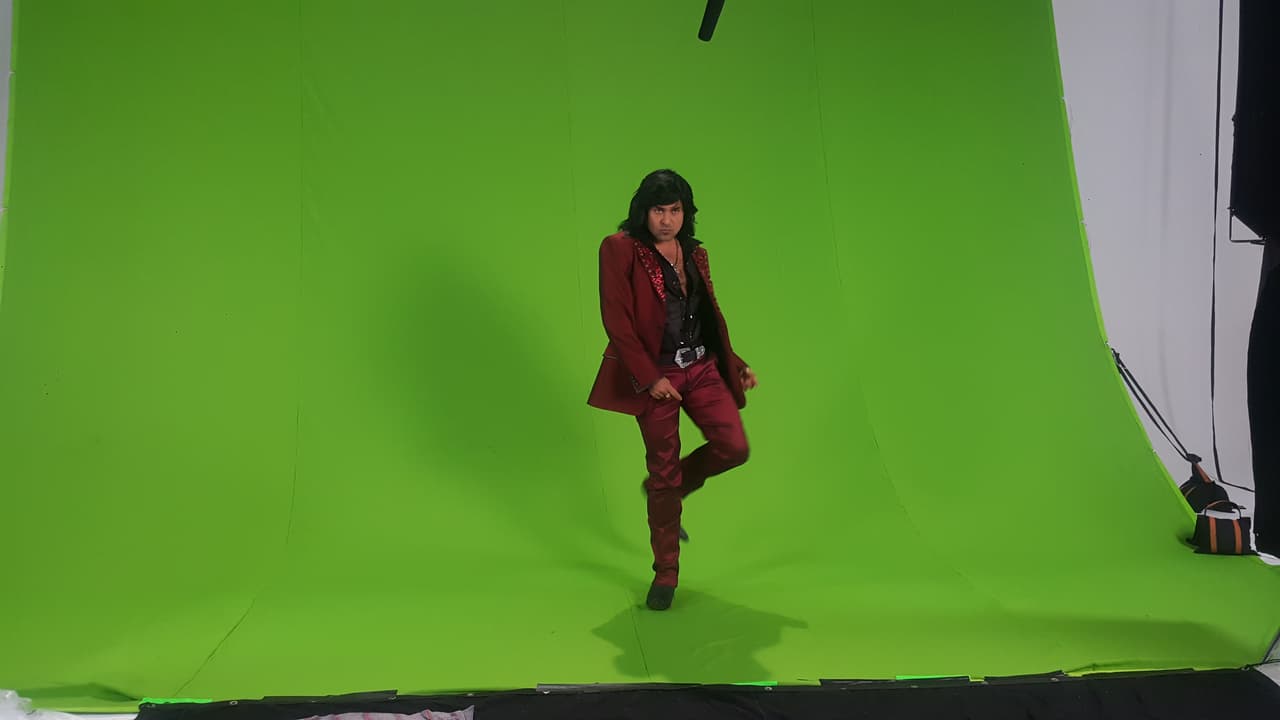 Fanáticos de Galavisión, les compartimos las fotos exclusivas del detrás de cámaras con Albertano durante los promocionales navideños.