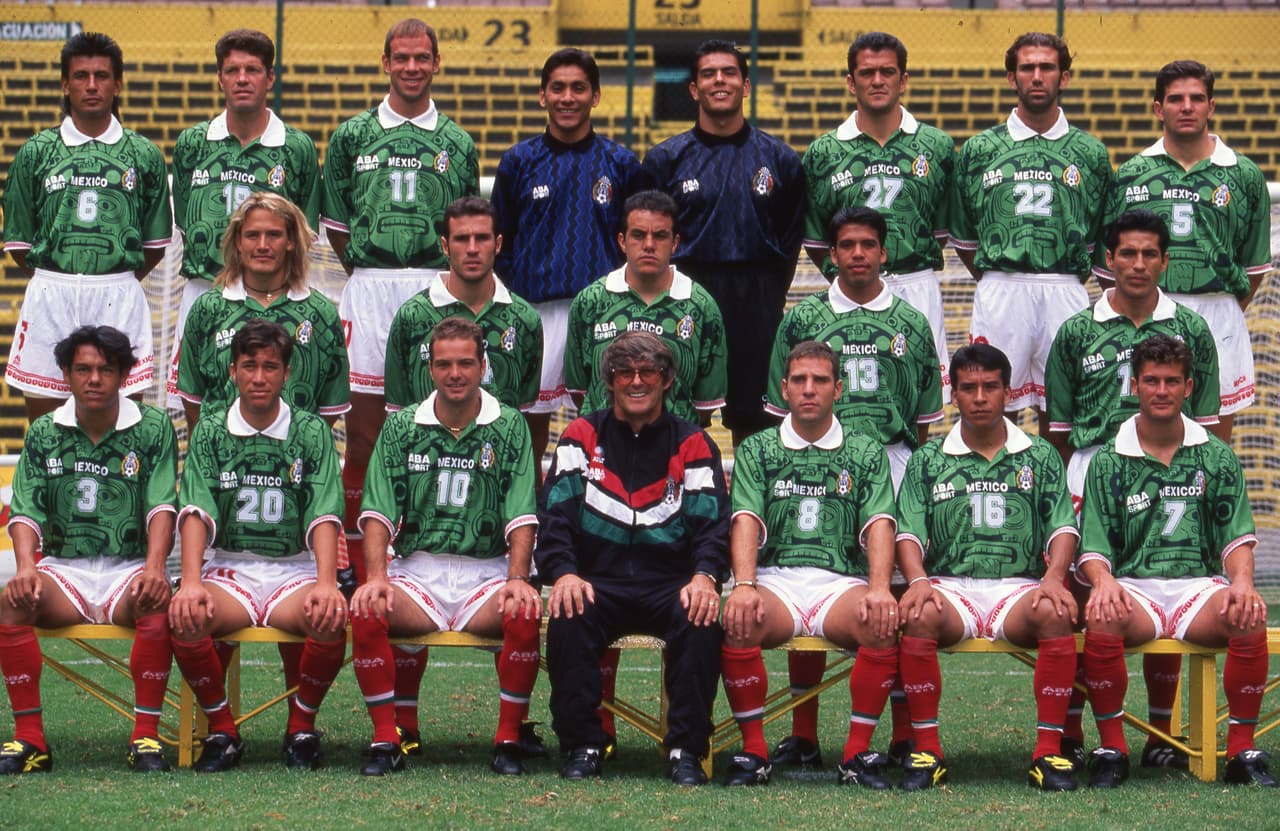 <b>1997. </b>Bernal, Peláez, Zague, Campos, Sánchez, Hermosillo, De Anda, Davino. 2da Fila: Hernández, Blanco, Pardo, López. 3ra. f.: Sánchez, Zarate, García, Milutinovic (DT), García Aspe, Terrazas, Ramírez.