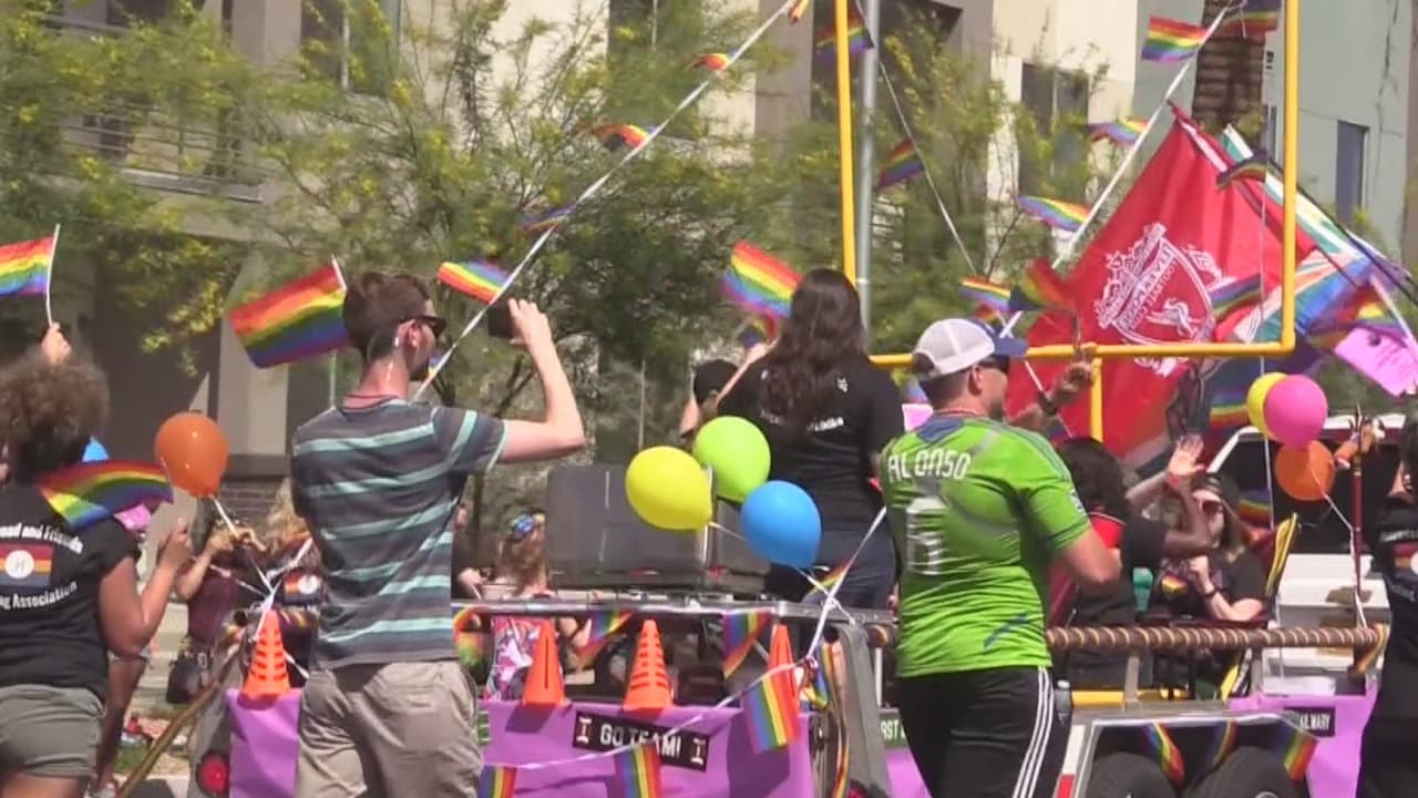 Las calles se pintaron con los colores del arcoíris en el desfile Phoenix Pride 2018