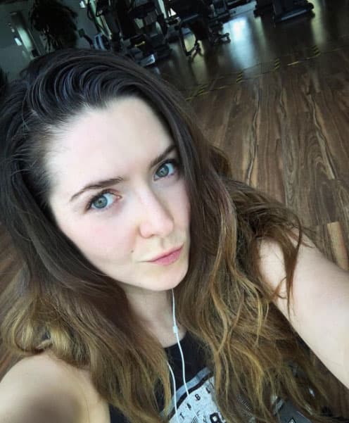 Pero siempre compartía en sus redes sociales sus visitas al gym con frases como ésta: "Si se puede... hasta en domingo @sportsworldmex #entrascansadasalesconenergia #sudandolagotagorda😅 💋".