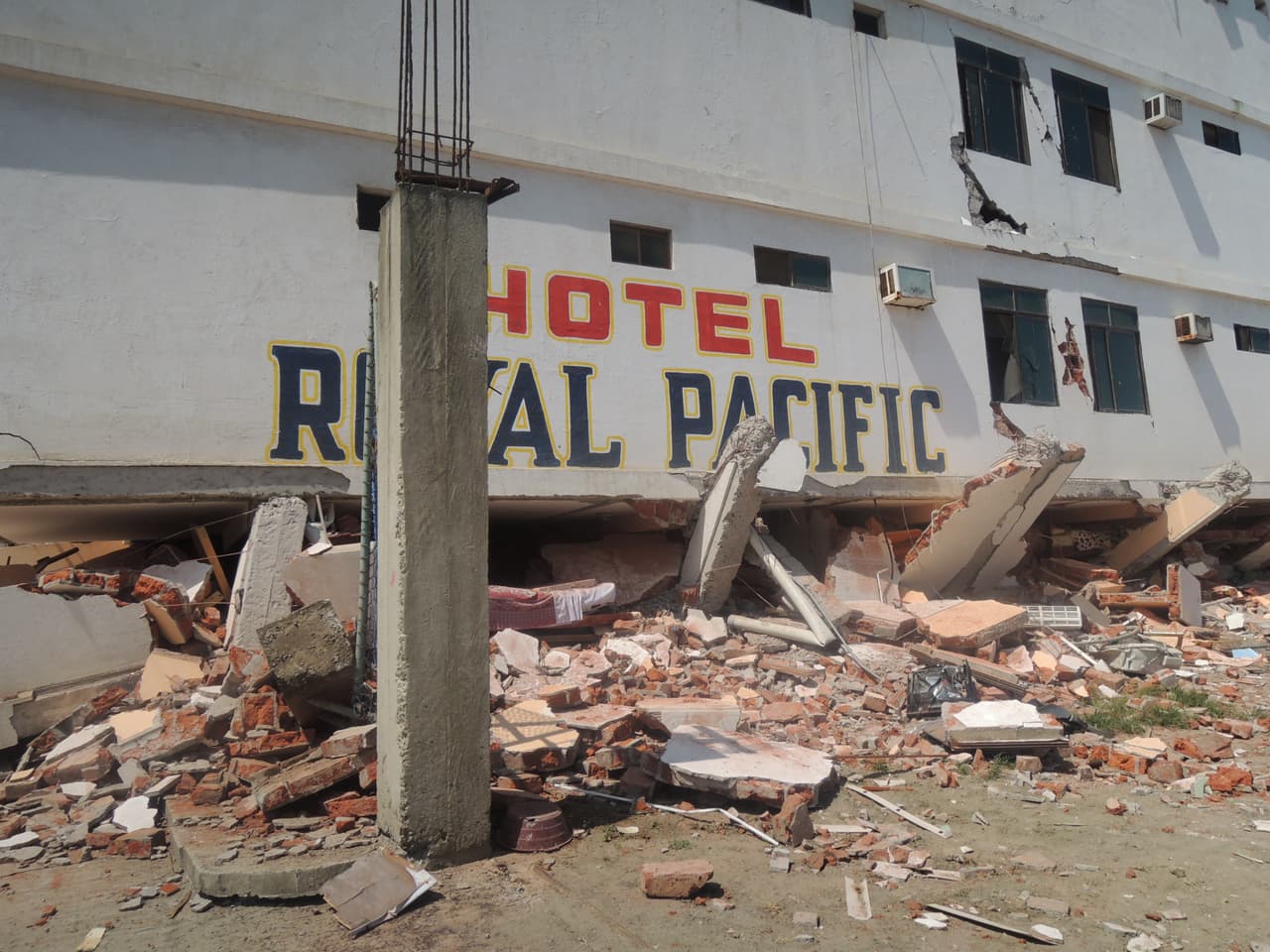 Este hotel sufrió severos daños por el terremoto.