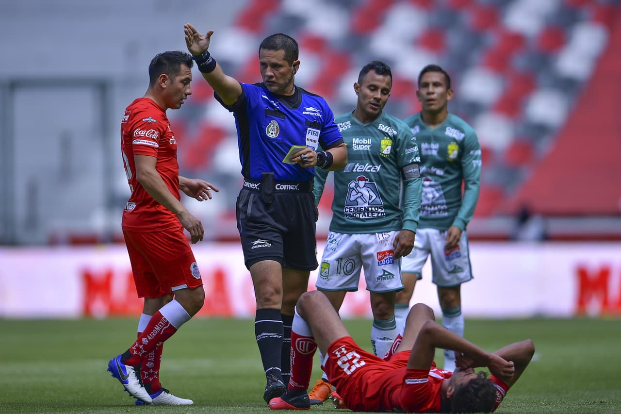Toluca y León reparten puntos tras empate en el Nemesio Diez 1-1. José David Ramírez abrió el marcador al minuto 21 pero le sigió Michael Estrada de los 'Diablos' para igualar marcador y, tras una tarjeta roja, Canelo anotaba penal, pero al minuto 73, el León empataba con anotación de Luis Montes.