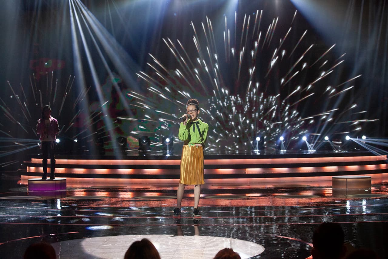 Su madre, la señora Julia Sigala, es madre soltera y vive con una discapacidad, lo que no le ha impedido criar a una niña curiosa, de sonrisa sincera y que ha aprendido a vivir sin la figura paterna.