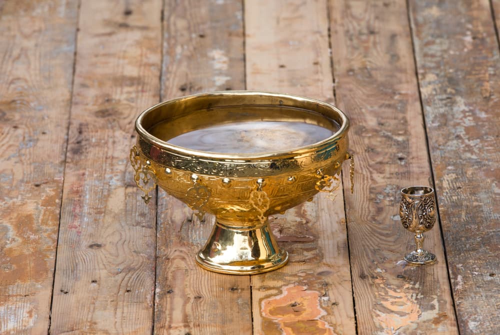 Por supuesto, el agua bendita será nuestro contacto directo con el Señor, una bendición para atraer el mejor resultado.