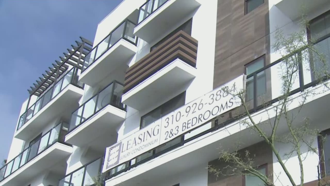 “Venga y aplique”: ofrecen ayuda a dueños de vivienda e inquilinos afectados por la pandemia en Los Ángeles