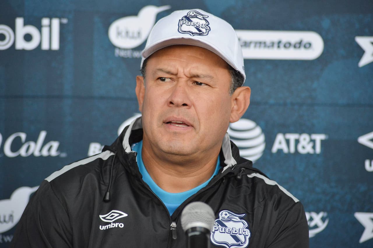 Octavio Becerril sólo estuvo al frente del Puebla para cubrir la Jornada 6 de la Liga MX, posteriormente el peruano Juan Reynoso es nombrado director técnico para el equipo de La Franja, teniendo un gran desafío por delante.