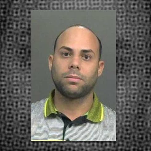 <b>Nelson 'El Burro' Delgado Torres: </b>Es buscado por cargos de distribución de narcóticos, portación ilegal de armas de fuego y multiples asesinatos. 
<br>Delgado es el líder de una violenta organización narcotraficante que opera en la zona de Caguas, Cidra y Aguas Buenas. Es considerado armado y extremadamente peligroso.
<br>