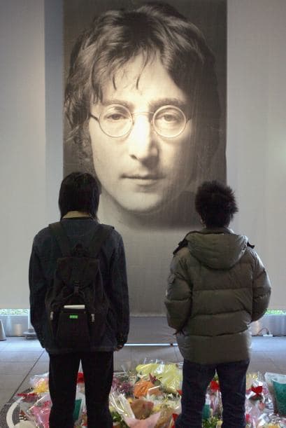 El ex Beatle fue asesinado en la ciudad de Nueva York. Sus ganancias provienen de las ventas de discos en iTunes desde el año pasado. Hasta ahora han vendido unas 1.6 millones de copias. Además, obtiene dinero por la licencia que paga el Cirque du Soleil, Cisco y Mont Blanc.