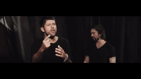 <b>TU ENEMIGO - PABLO LÓPEZ Y JUANES</b>
<br>Viene en el material 'El Mundo y los amantes inocentes’ del español, y es una gran colaboración que ya suena por todos lados.