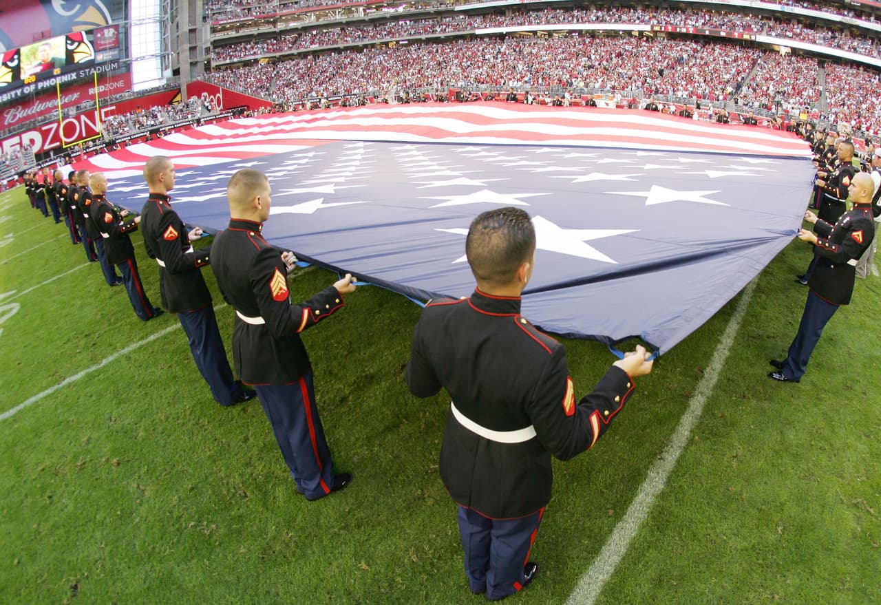 El Estadio de la Universidad de Phoenix fue inaugurado el 12 de agosto de 2006 y tiene capacidad para 63 mil 400 fanáticos, y puede ser ampliable hasta 73 mil 719 espectadores.