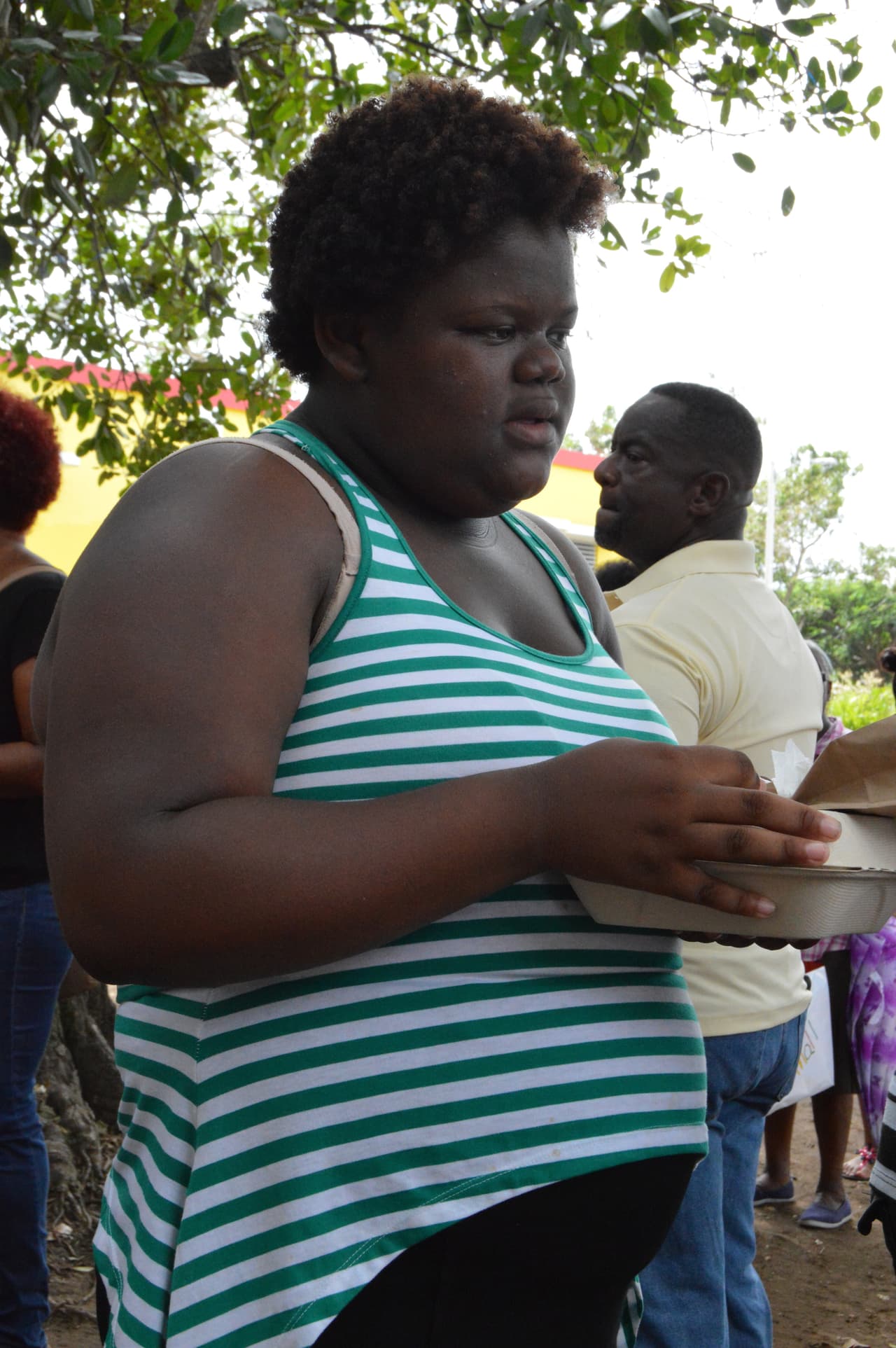 Más de mil personas afectadas por el huracán Irma en Loíza han pasado por el Boys & Girls Club del barrio Medianía Alta para buscar su plato de comida caliente elaborado por más de 30 chefs de toda la isla coordinados por la Chef Marilyn.
