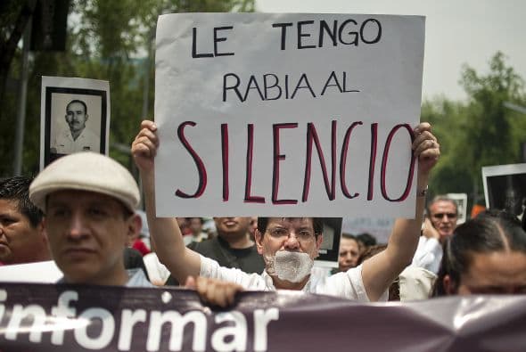 Pese a la falta de organización que señaló María del Carmen, en abril y agosto de este año, decenas de personas se manifestaron en la capital mexicana para exigir respuesta sobre los casos de periodistas desaparecidos o asesinados.