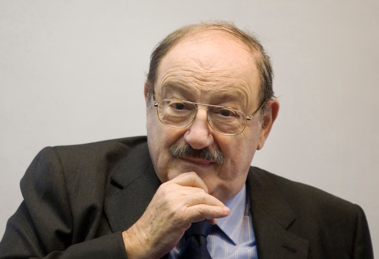 Umberto Eco (Alessandria, Piamonte, Italia, 5 de enero de 1932 - Milán, Lombardía, 19 de febrero de 2016).