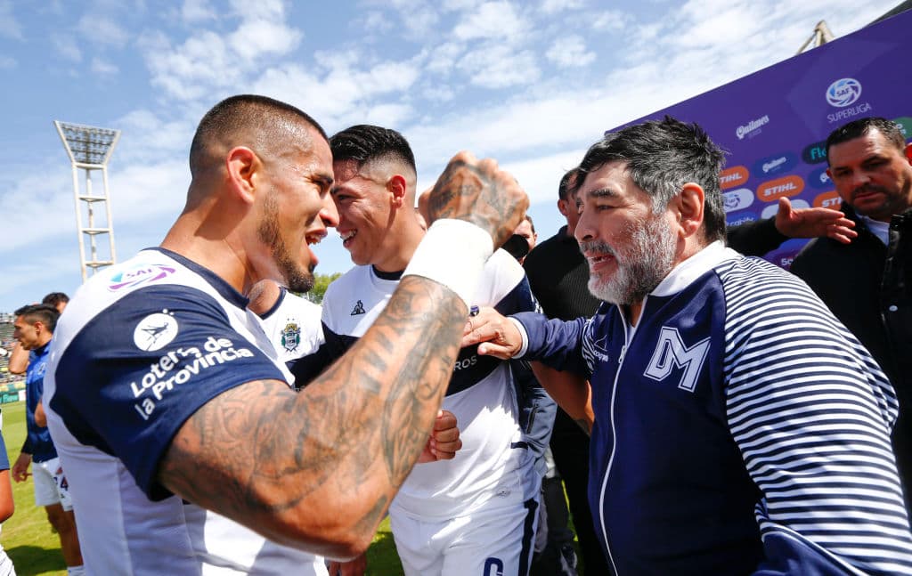 Aldosivi 0-3 Gimnasia La Plata. Con goles de Coronel, Ramírez y García, de penal, 'el Lobo' de Maradona se llevó los tres puntos.