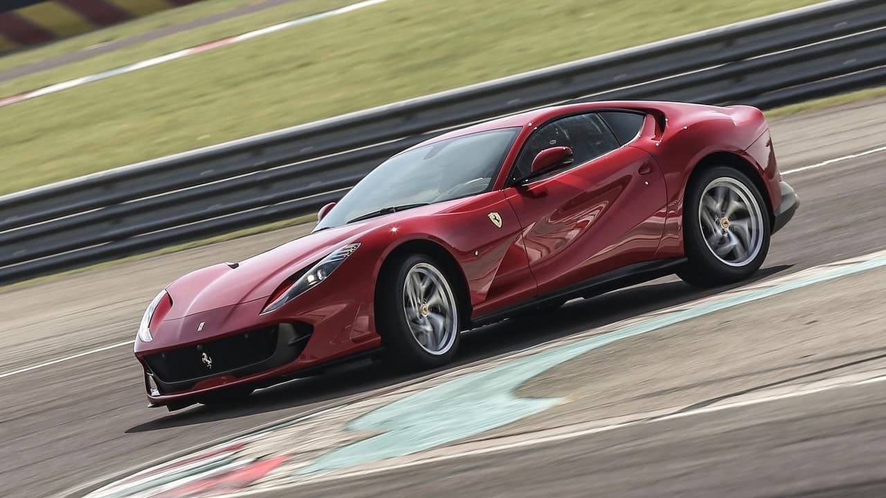 <h3 class="cms-H3-H3">7. Ferrari 812 Superfast</h3>
<br>Este hermoso gran turismo de motor delantero de Ferrari emite 661 gramos de CO2 por milla recorrida.