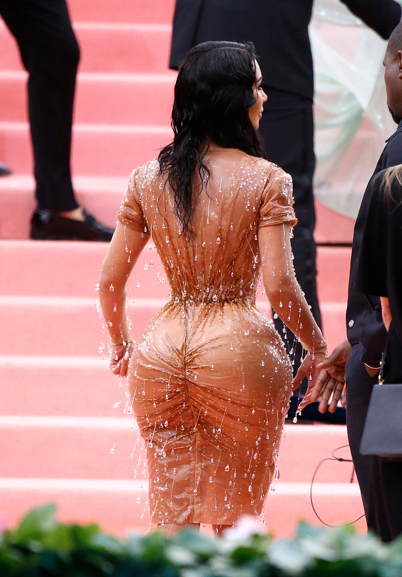 Detalles del vestido de Thierry Mugler Kim Kardashian West en la Met Gala 2019 bajo el tema 'Camp'.