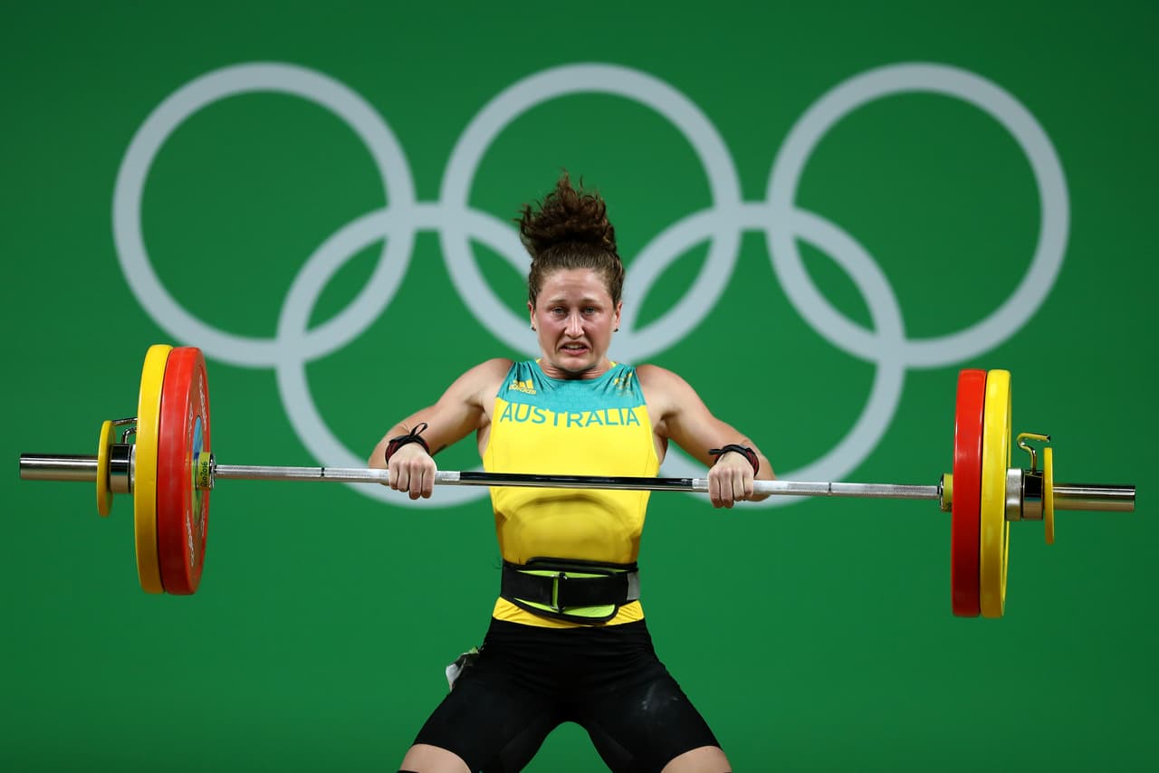 ¿Es levantamiento de pesas o dejar caer la pesas? Difícil saber la dirección del objetivo inanimado.