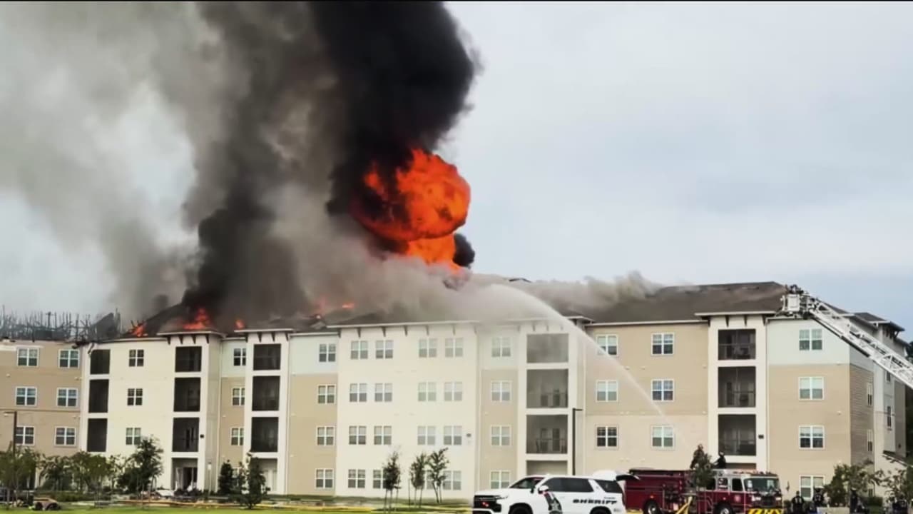 Incendio de gran magnitud en Wesley Chapel deja decenas de viviendas afectadas y familias sin hogar