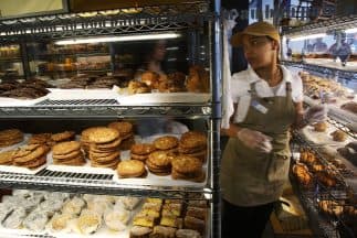 Los estadounidenses siguen comiendo en torno a un gramo de grasas trans cada día.