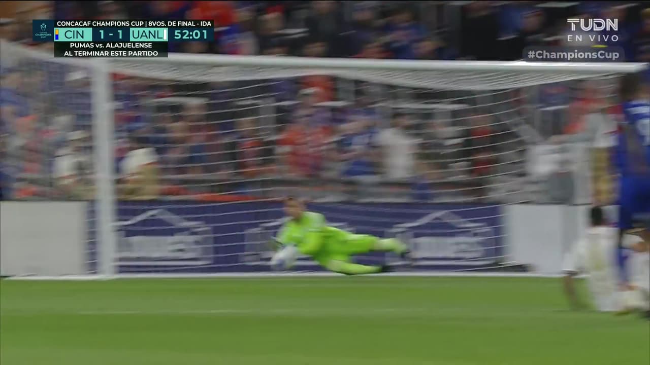 ¡Gran atajada de Nahuel! El argentino evita el segundo gol de Cincinnati