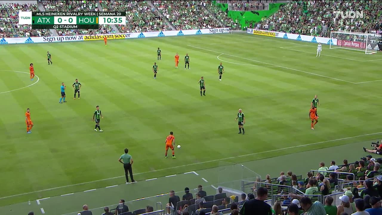 ¡GOL!  anota para Houston Dynamo FC. Adalberto Carrasquilla