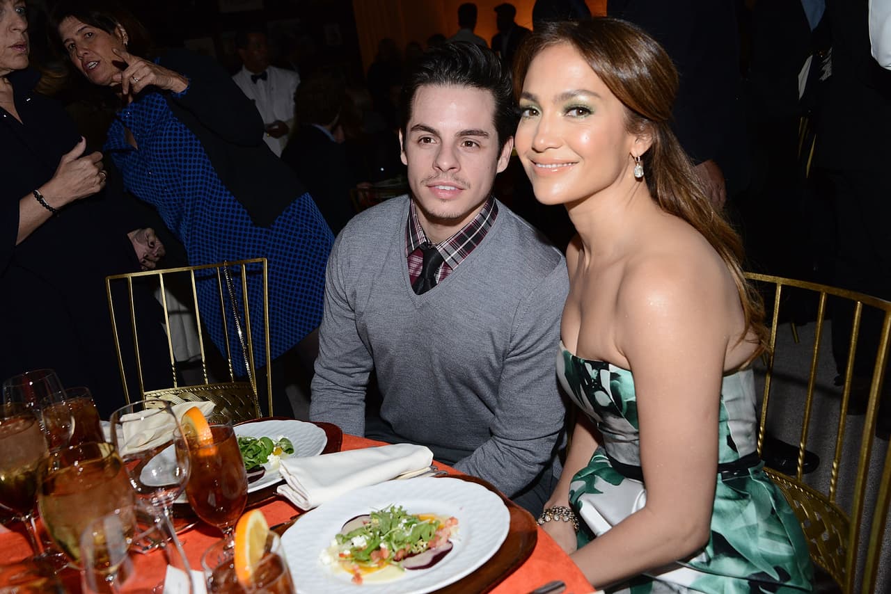 En diciembre de 2013, fueron juntos a un almuerzo de
<b><a href="https://www.marchofdimes.org/">la organización March of Dimes</a></b>, en Beverly Hills, California. En ese tiempo,
<b><a href="https://www.univision.com/shows/despierta-america/jennifer-lopez-saco-las-garras-porque-le-dicen-cougar-video">a Jennifer López la llaman 'cougar',</a></b> un término utilizado para describir a las mujeres que salían con hombres mucho más jóvenes. Y es que 'Casper' Smart es 18 años menor que 'la Diva del Bronx'.