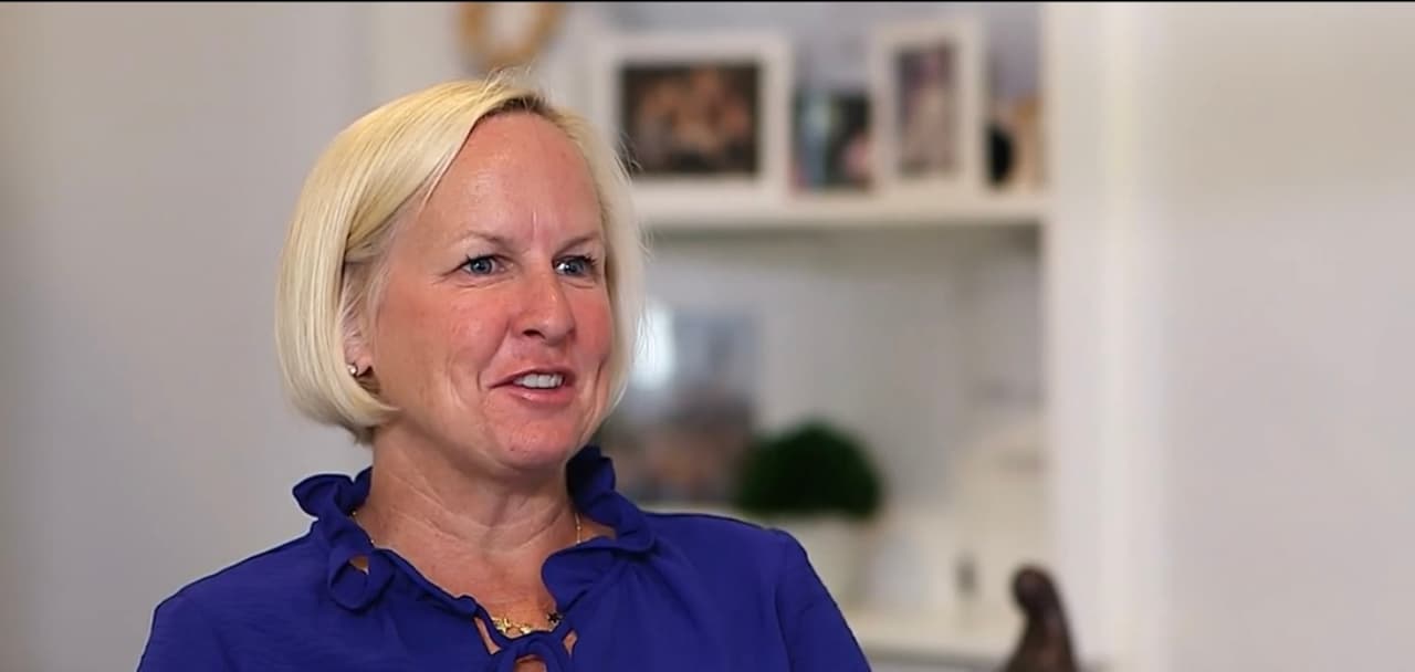 Además, aunque Josie no habla español asegura que habla con su madre biológica por medio de fotos y pequeños comentarios. Mientras tanto, su mamá adoptiva rememora que en tan solo mediodía aceptó cuidar a su hija. “Tenía una situación médica muy complicada y tuve que adaptarme de la mejor manera”, cuenta.