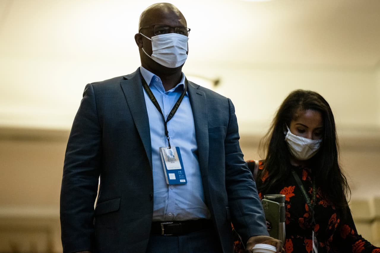 Jamaal Bowman: Los programas gubernamentales asociados con el “socialismo están bien para la gente blanca”