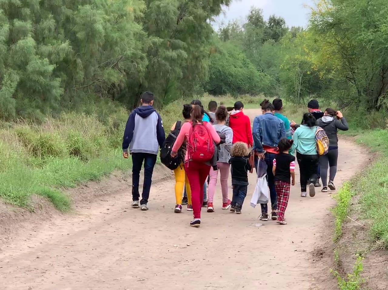 En largo recorrido de este grupo, en su mayoría hondureños, ya casi llega a su fin, para empezar un nuevo reto: el proceso de solicitar asilo.