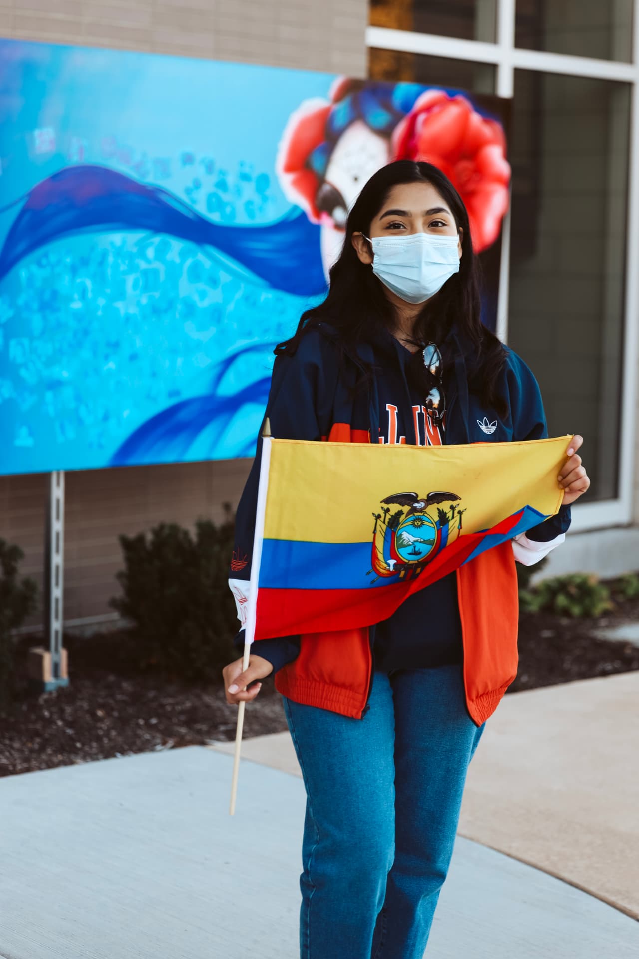 La escuela también rindió homenaje a los familiares de estudiantes y miembros de la comunidad que fallecieron por coronavirus.
