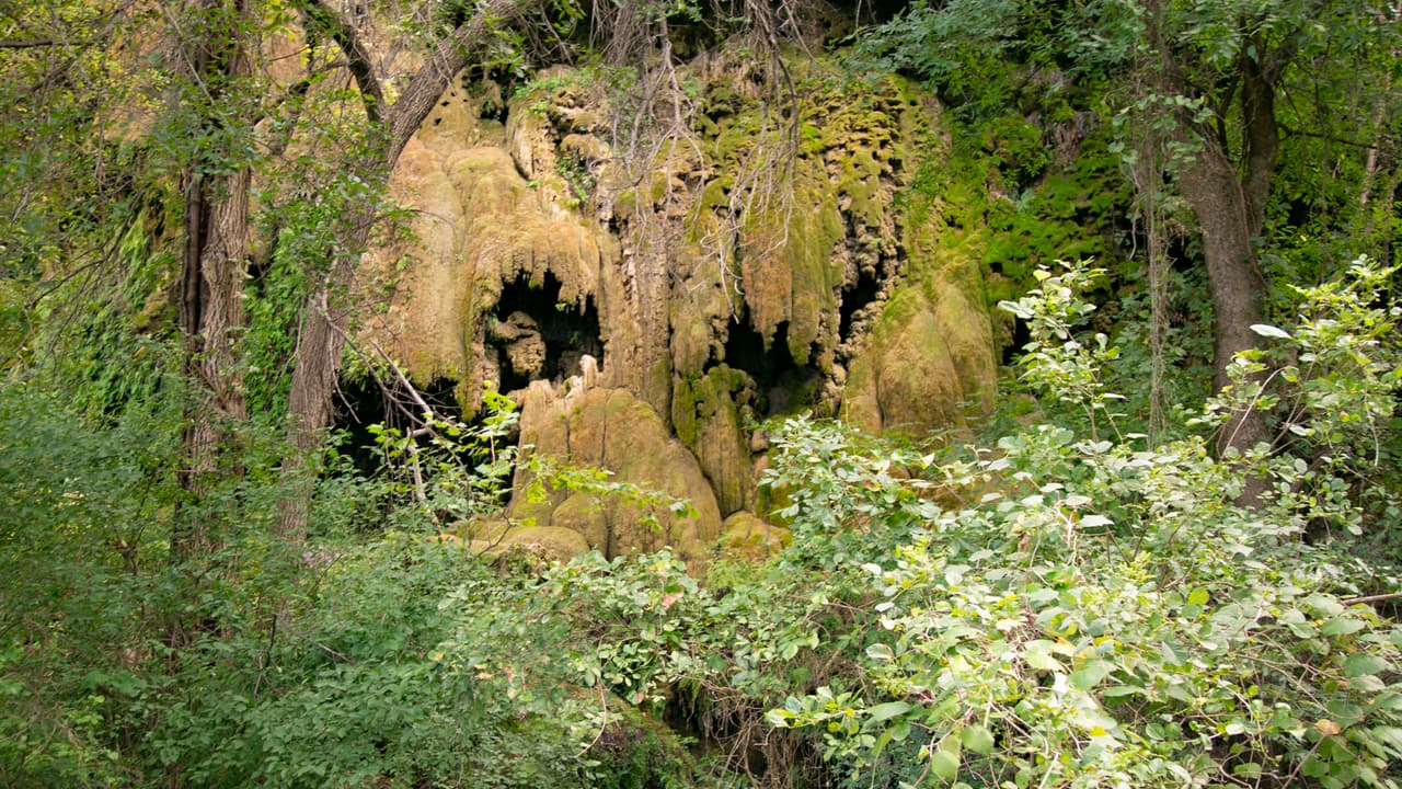 Este verano no se han registrado las lluvias normales de la época, por lo que la famosa cascada no tiene su usual flujo de agua.