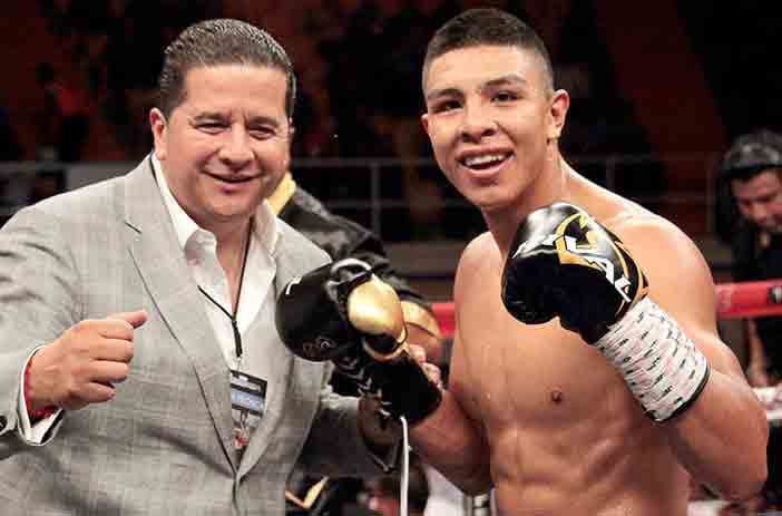 El joven de Tijuana se proclamó campeón superweltar a los 21 años.