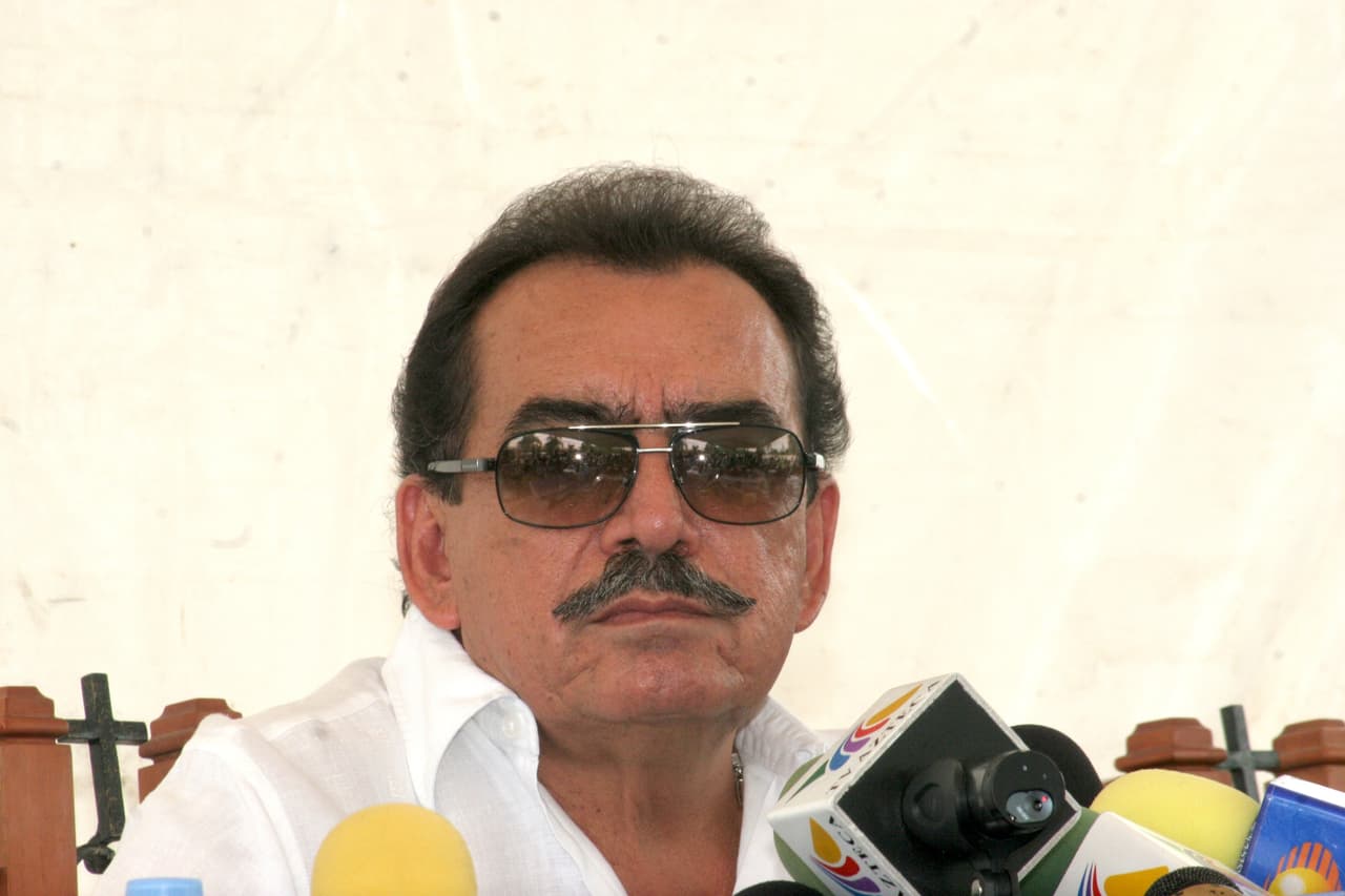 El asesinato de su hijo Juan Sebastián González en el 2010 hizo que a Joan Sebastian también se le vinculara con el narcotráfico.