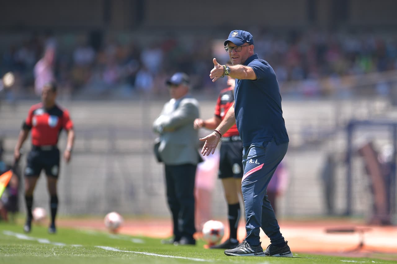 A pesar de haber jugado con 10 futbolistas la mayor parte del juego por la expulsión de Juan Ignacio Dinenno, los Pumas lograron una vital victoria ante Rayados.