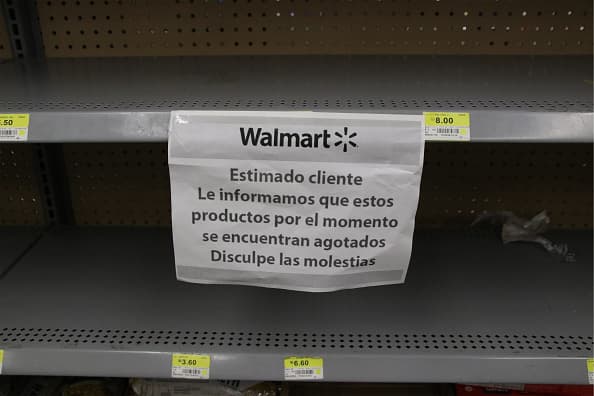 <b>Walmart:</b> La multinacional quiere contratar a 150,000 trabajadores temporales para fines de mayo, según un comunicado de prensa. Para obtener información sobre la solicitud, visite careers.walmart.com. Una búsqueda en línea muestra más de 70 empleos disponibles en San Antonio.