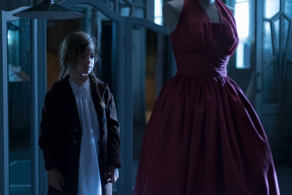 Allí ella descubre el maravilloso mundo de la moda.