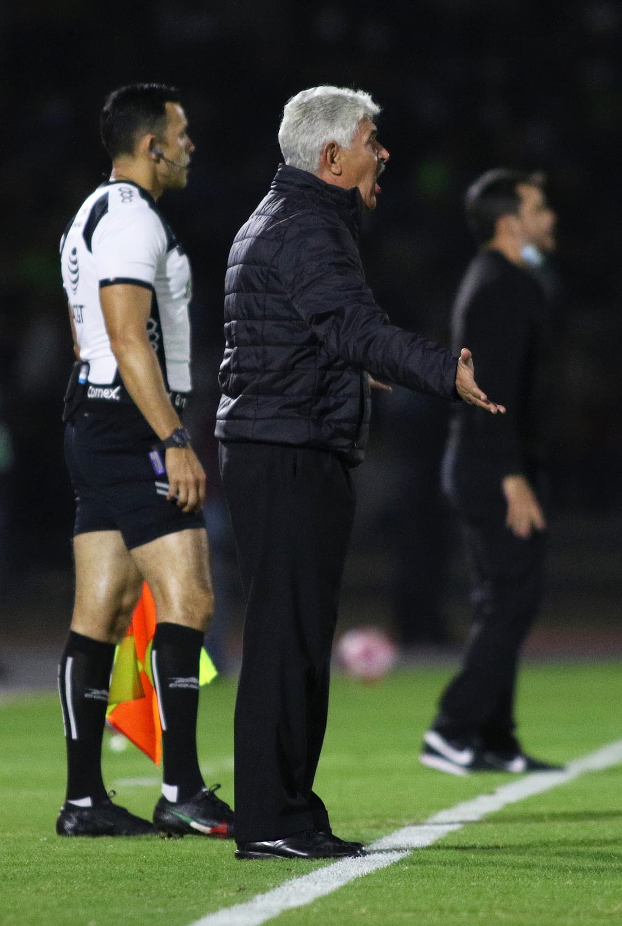 Ferretti daba constantes indiciaciones.