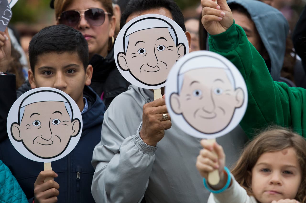 El "merchandising" no se hizo esperar en la visita papal, aquí algunos de esos recuerditos cuya venta, sin duda, ha ayudado a la economía de Filadelfia.