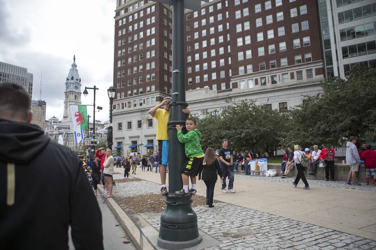El "merchandising" no se hizo esperar en la visita papal, aquí algunos de esos recuerditos cuya venta, sin duda, ha ayudado a la economía de Filadelfia.