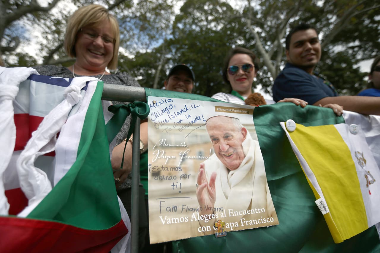 El "merchandising" no se hizo esperar en la visita papal, aquí algunos de esos recuerditos cuya venta, sin duda, ha ayudado a la economía de Filadelfia.