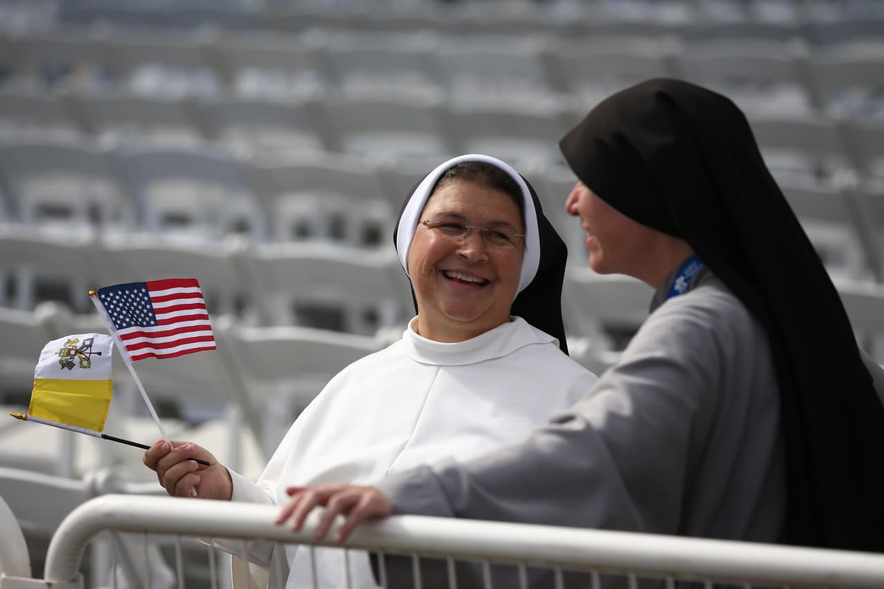 El "merchandising" no se hizo esperar en la visita papal, aquí algunos de esos recuerditos cuya venta, sin duda, ha ayudado a la economía de Filadelfia.