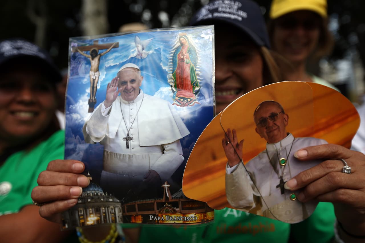 El "merchandising" no se hizo esperar en la visita papal, aquí algunos de esos recuerditos cuya venta, sin duda, ha ayudado a la economía de Filadelfia.