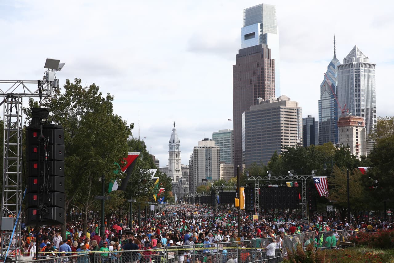 El "merchandising" no se hizo esperar en la visita papal, aquí algunos de esos recuerditos cuya venta, sin duda, ha ayudado a la economía de Filadelfia.