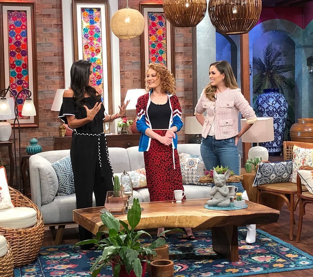 La actriz abrió su corazón y le contó a sus compañeras que en 2002 o 2003, no recuerda exactamente, Valentino la convenció a que acudiera con una mujer que te pone en conexión con tus ángeles.